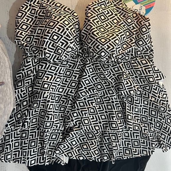 Swim Solutions Monochrome Geometric One Piece swim suit, nwt, 24w - Picture 2 of 10